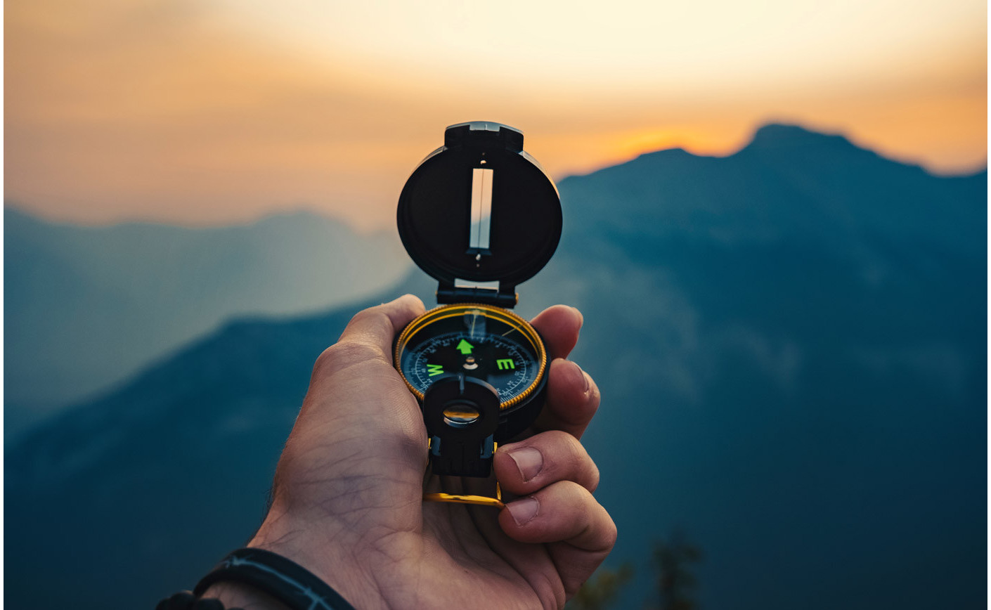 Esplorare vie e cammini: 5 guide perfette per escursionisti curiosi